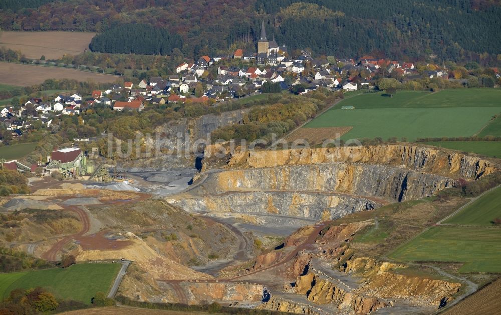 Warstein von oben - Steinbruch Hohe Lieth der Westkalk Vereinigte Warsteiner Kalksteinindustrie GmbH & Co. KG bei Warstein im Bundesland Nordrhein-Westfalen