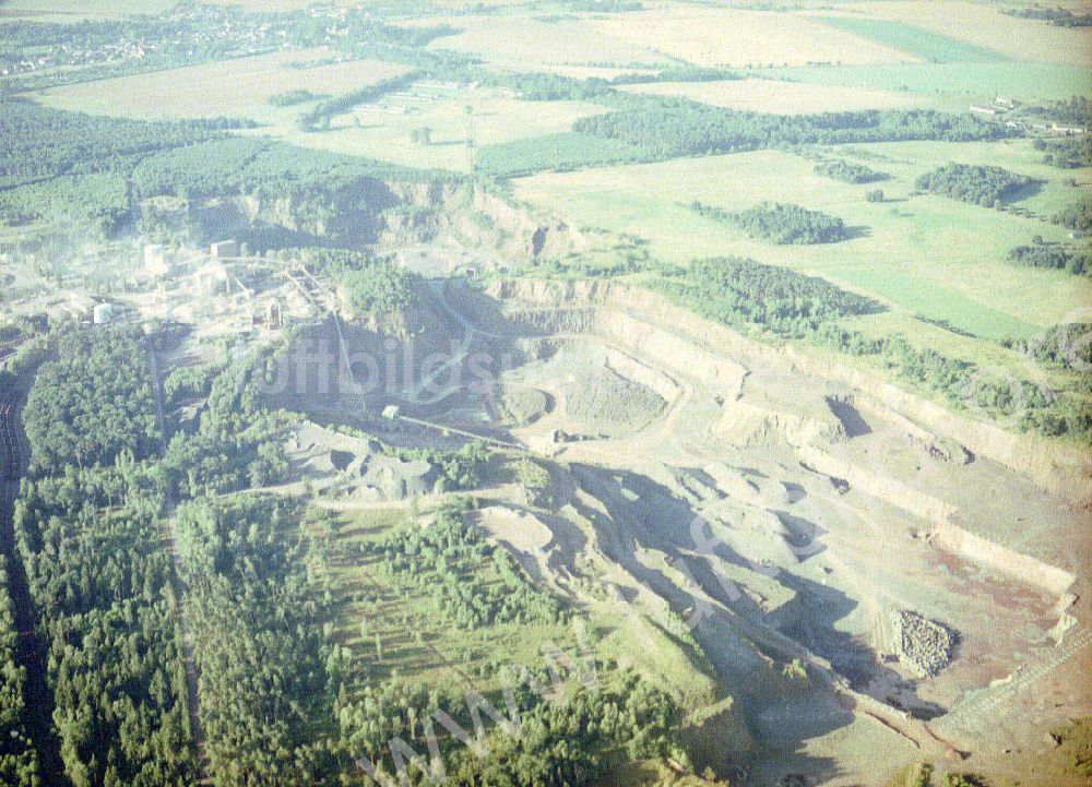 bei Haldensleben aus der Vogelperspektive: Steinbruch südwestlich von Haldensleben / Sachsen - Anhalt.