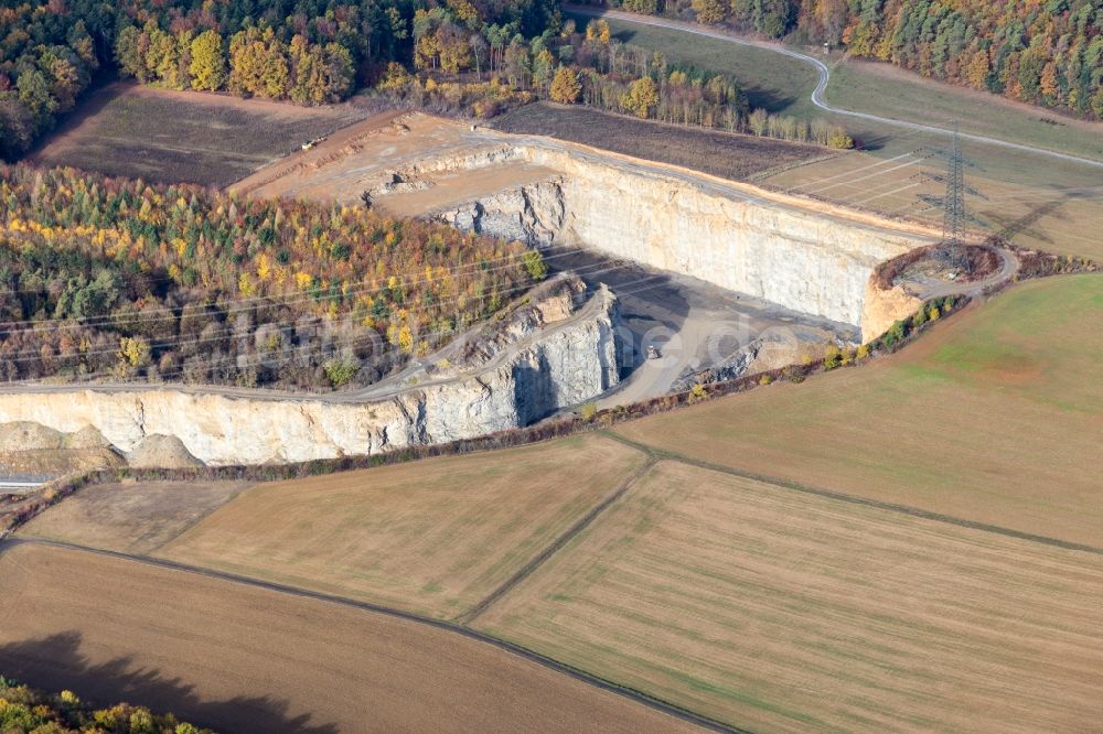 Buchen aus der Vogelperspektive: Steinbruch der SHB Schotterwerke Hohenlohe-Bauland GmbH & Co.KG zum Abbau von Schotter im Ortsteil Eberstadt in Buchen im Bundesland Baden-Württemberg, Deutschland