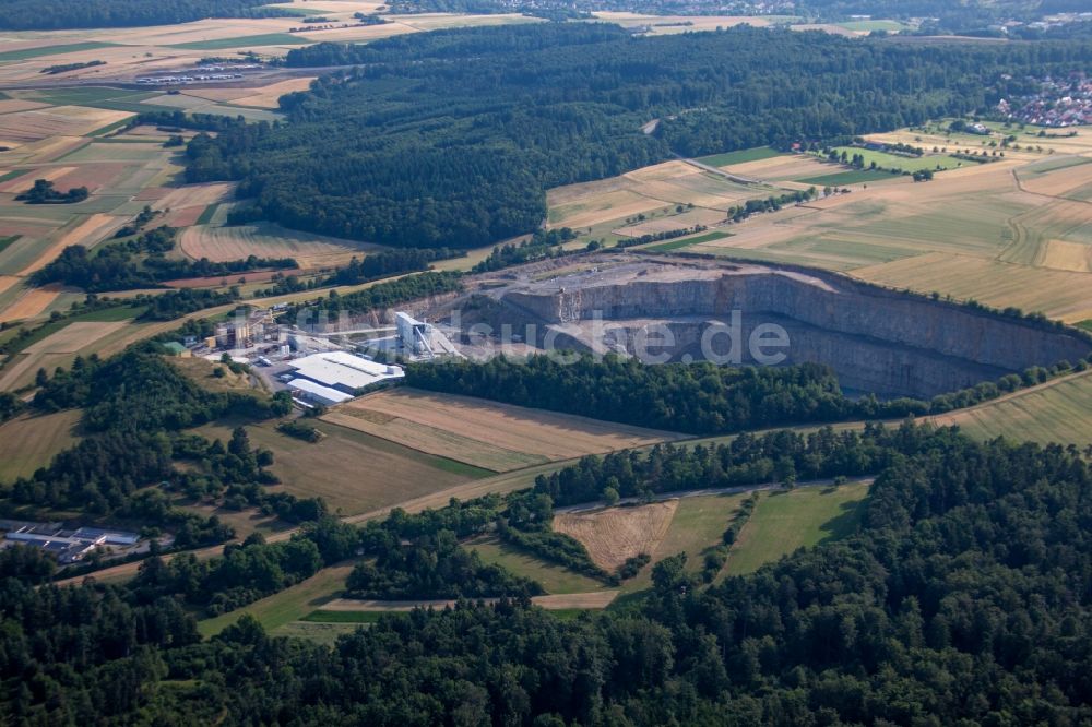 Heimsheim von oben - Steinbruch zum Abbau Basalt von Saint-Gobain Weber GmbH in Heimsheim im Bundesland Baden-Württemberg, Deutschland