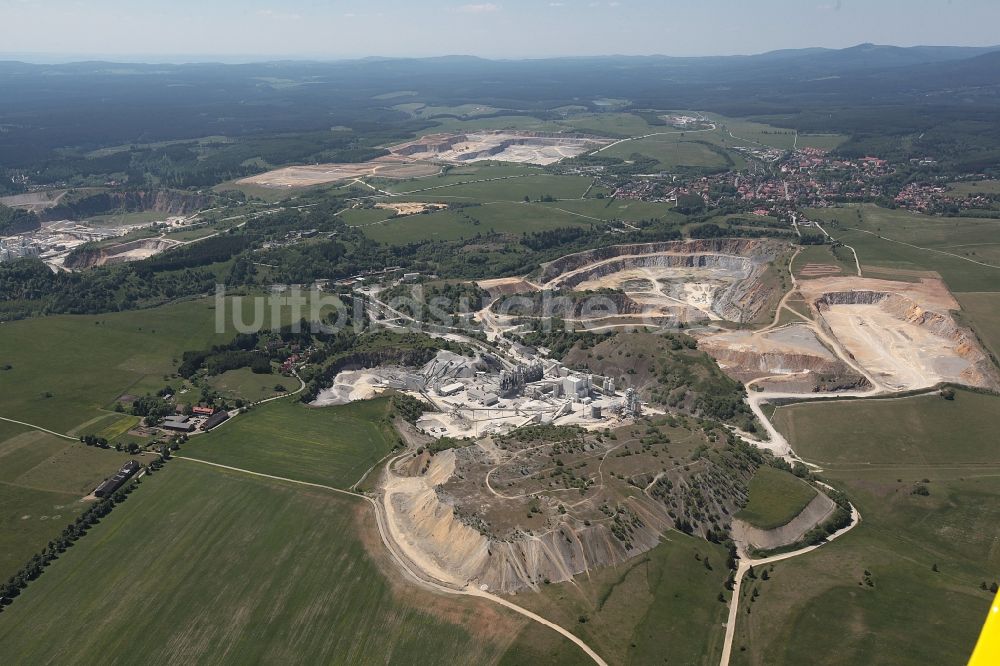 Elbingerode (Harz) aus der Vogelperspektive: Steinbruch zum Abbau von Kalk in Elbingerode (Harz) im Bundesland Sachsen-Anhalt, Deutschland