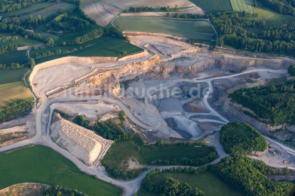 Luftaufnahme Nußloch - Steinbruch zum Abbau von Kalk im Ortsteil Baiertal in Nußloch im Bundesland Baden-Württemberg, Deutschland