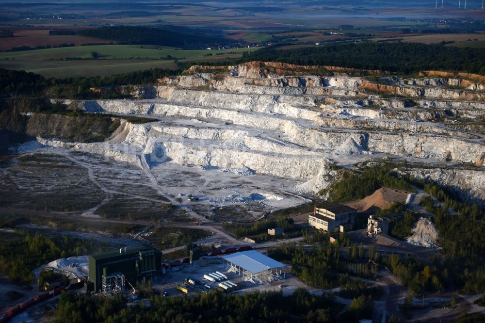 Niedersachswerfen von oben - Steinbruch zum Abbau von Kalksandstein in Niedersachswerfen im Bundesland Thüringen, Deutschland