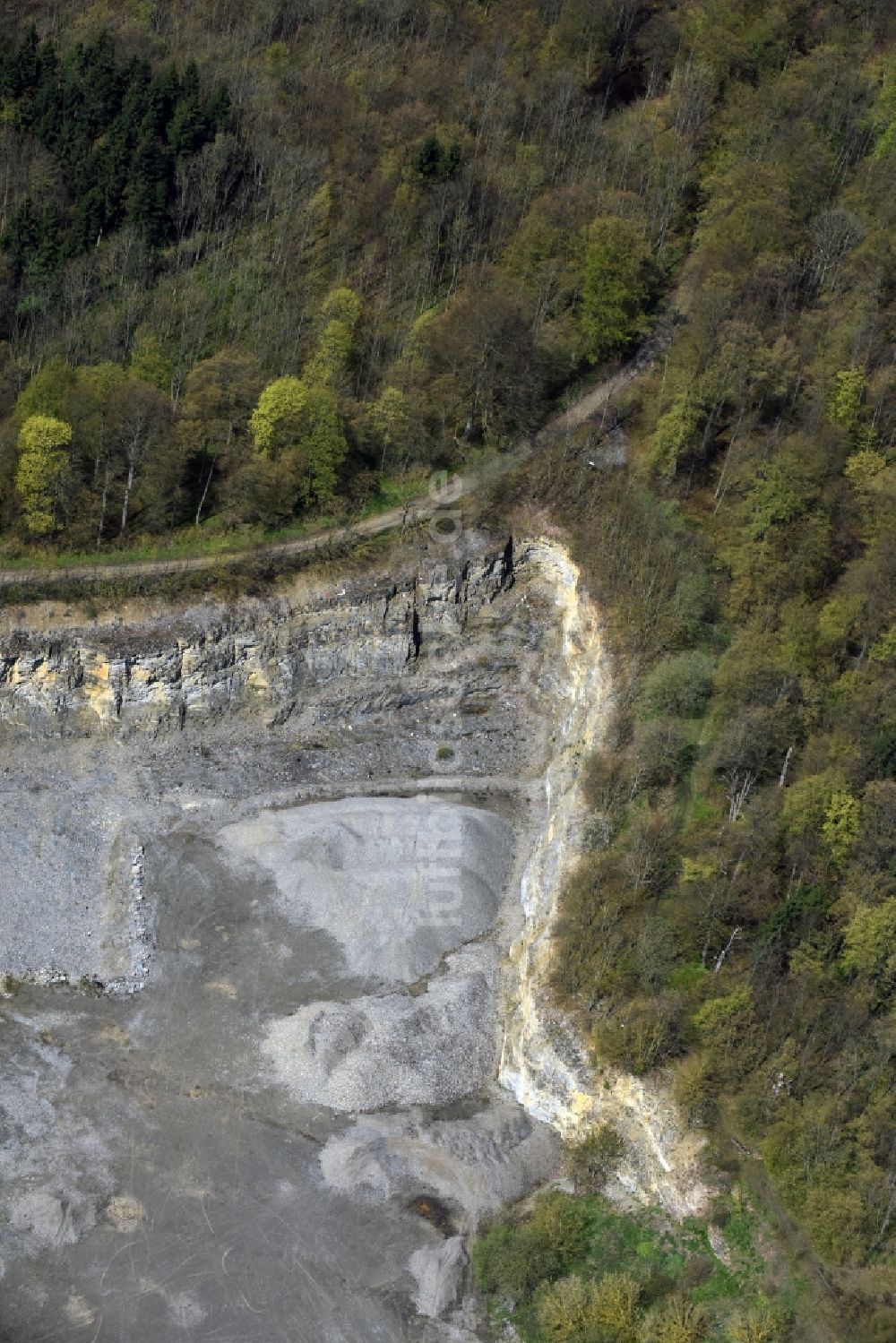 Luftaufnahme Katharinenberg - Steinbruch zum Abbau von Kalkstein in Katharinenberg im Bundesland Thüringen