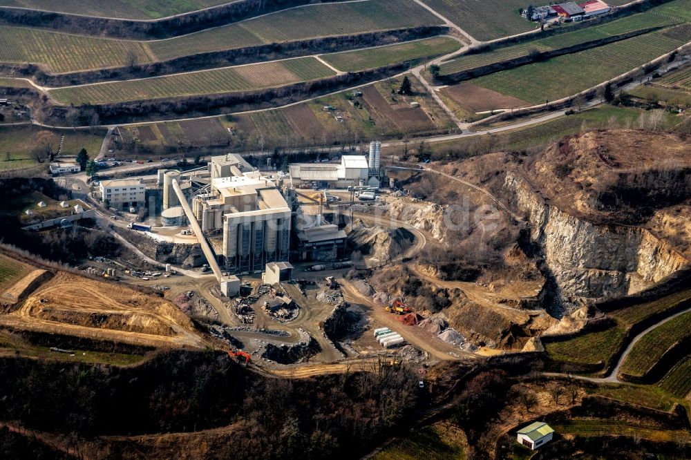 Bötzingen aus der Vogelperspektive: Steinbruch zum Abbau von Mineralstoffen in Bötzingen im Bundesland Baden-Württemberg, Deutschland