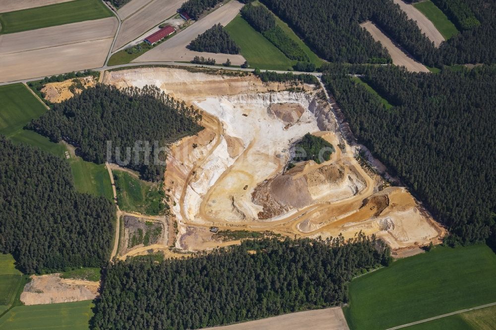 Freihung aus der Vogelperspektive: Steinbruch zum Abbau von Quarzsand in Freihung im Bundesland Bayern, Deutschland