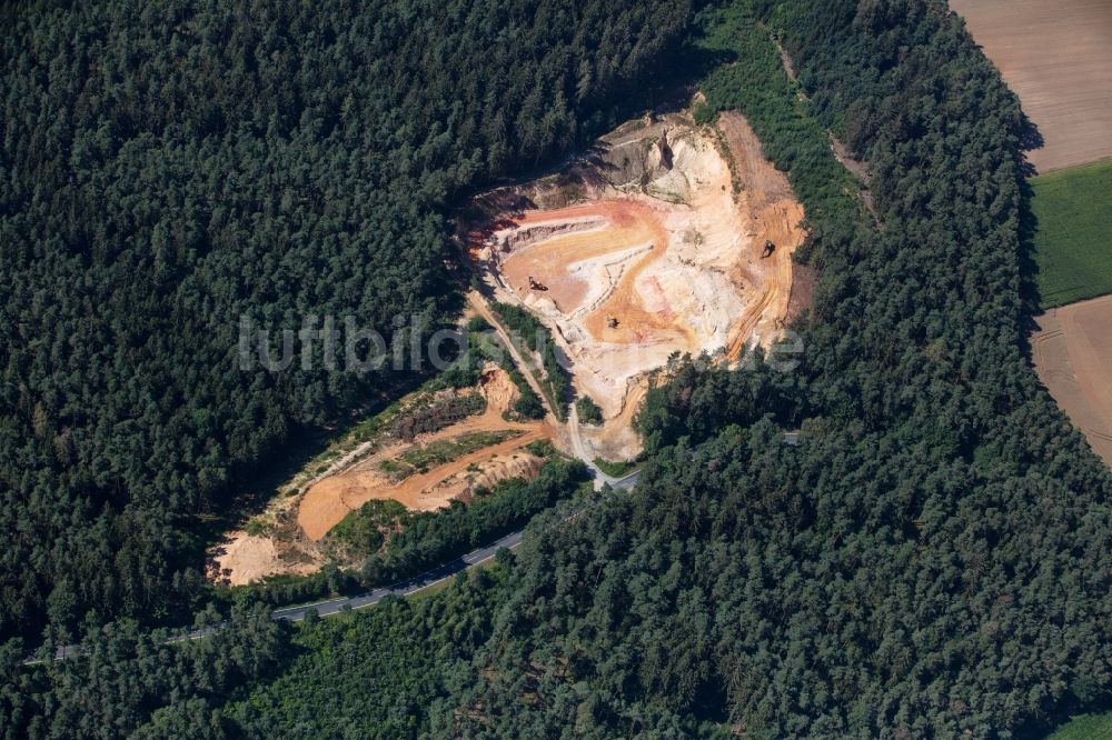 Gebenbach von oben - Steinbruch zum Abbau von Quarzsand in Freihung im Bundesland Bayern, Deutschland