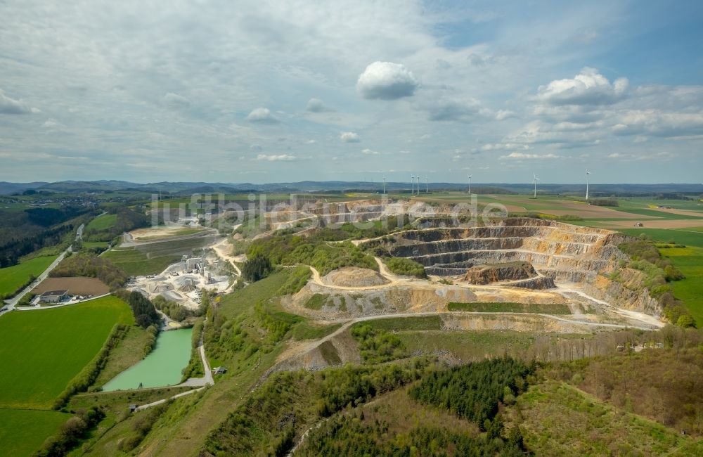 Luftaufnahme Brilon - Steinbruch zum Abbau von der Rheinkalk Messinghausen GmbH & Co. KG in Brilon im Bundesland Nordrhein-Westfalen, Deutschland