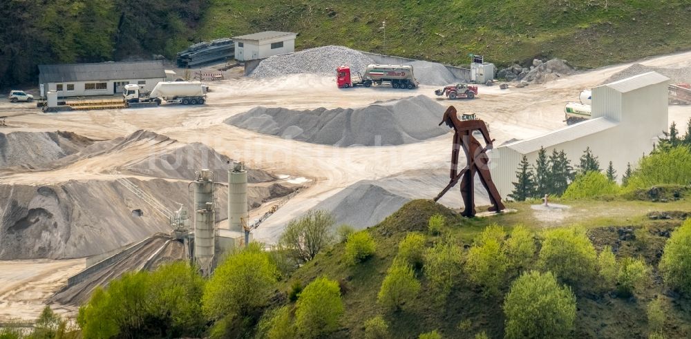 Luftaufnahme Brilon - Steinbruch zum Abbau von der Rheinkalk Messinghausen GmbH & Co. KG in Brilon im Bundesland Nordrhein-Westfalen, Deutschland