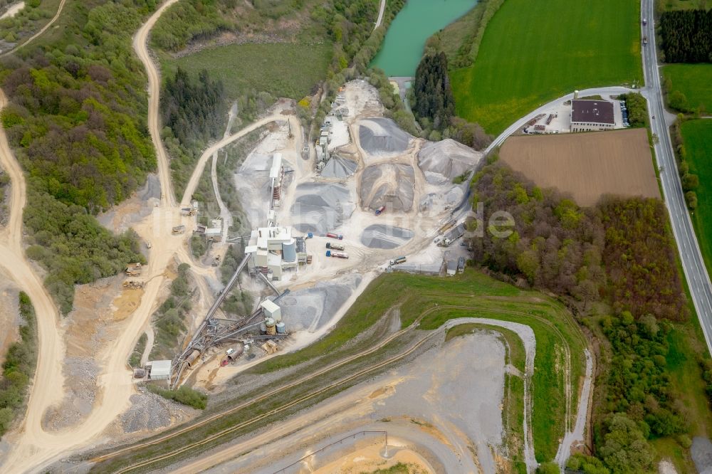 Luftaufnahme Brilon - Steinbruch zum Abbau von der Rheinkalk Messinghausen GmbH & Co. KG in Brilon im Bundesland Nordrhein-Westfalen, Deutschland