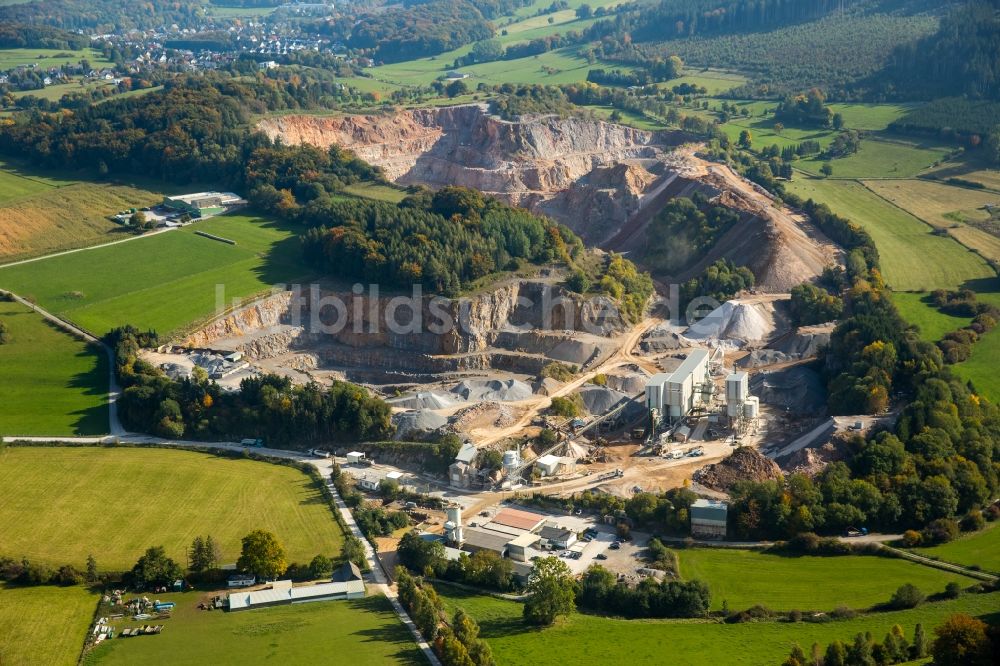 Brilon aus der Vogelperspektive: Steinbruch zum Abbau von Sandstein in Brilon im Bundesland Nordrhein-Westfalen