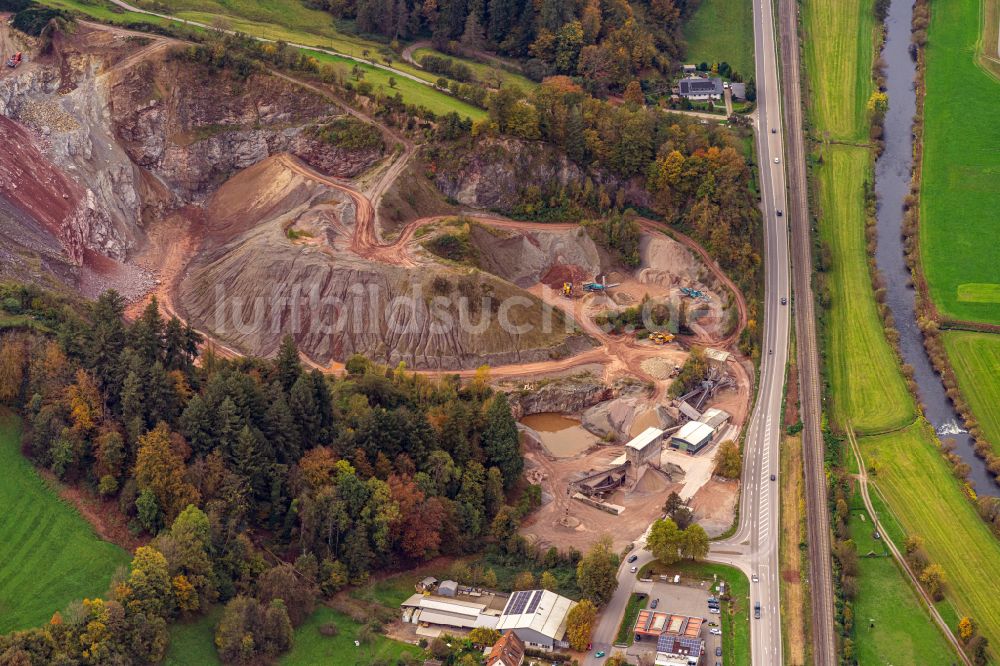 Hausach von oben - Steinbruch zum Abbau von Sandstein in Hausach im Bundesland Baden-Württemberg, Deutschland