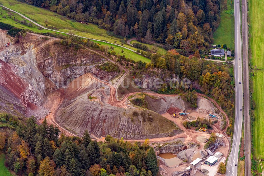 Hausach aus der Vogelperspektive: Steinbruch zum Abbau von Sandstein in Hausach im Bundesland Baden-Württemberg, Deutschland