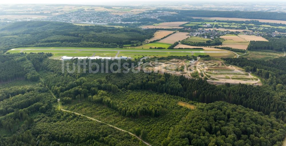 Luftbild Arnsberg - Steinbruch zum Abbau von Sandstein und Kies in Arnsberg im Bundesland Nordrhein-Westfalen