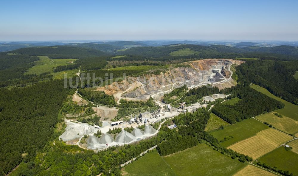 Winterberg von oben - Steinbruch zum Abbau von Sandstein am Neuer Hagen in Winterberg im Bundesland Nordrhein-Westfalen