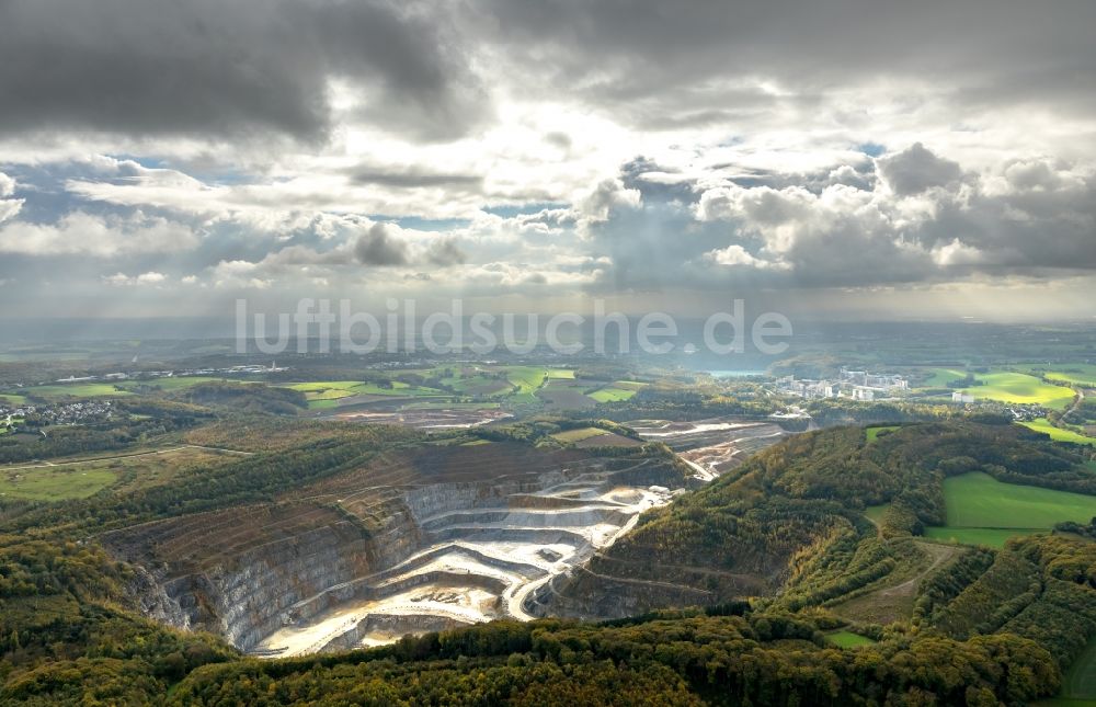 Velbert von oben - Steinbruch zum Abbau von Sandstein im Ortsteil Rützkausen in Velbert im Bundesland Nordrhein-Westfalen, Deutschland