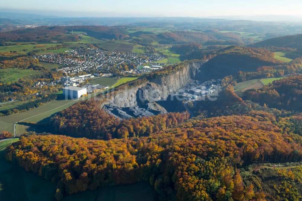 Luftbild Arnsberg - Steinbruch zum Abbau von Schiefer in Neheim in Arnsberg im Bundesland Nordrhein-Westfalen