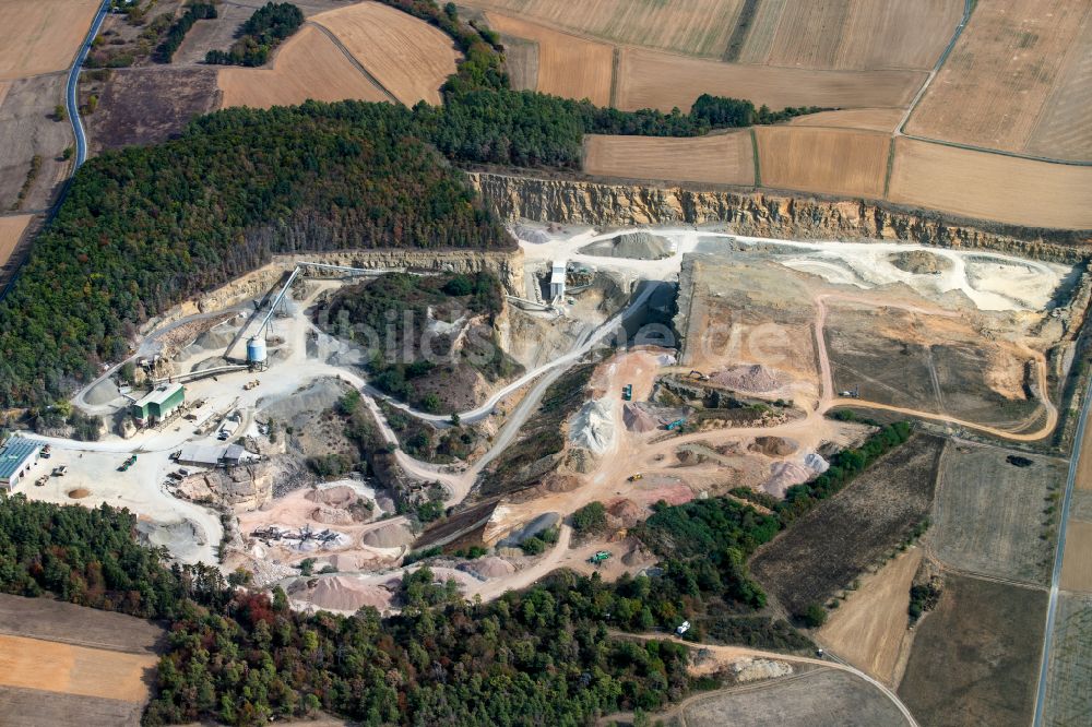 Karlstadt von oben - Steinbruch zum Abbau von Schotter der Emil Väth GmbH Schotterwerk und Bauschuttrecycling Am Schotterwerk in Karlstadt im Bundesland Bayern, Deutschland