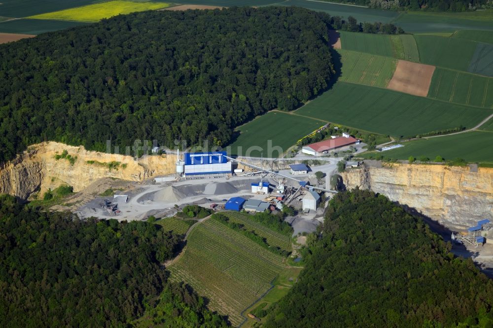 Luftaufnahme Retzstadt - Steinbruch zum Abbau von Schotter der Schraud Josef GmbH & Co. KG Schotterwerk in Retzstadt im Bundesland Bayern, Deutschland