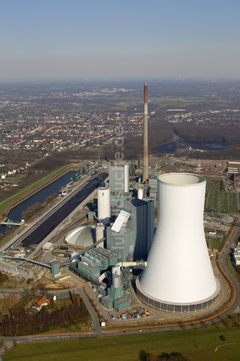 Duisburg Walsum von oben - Steinkohlekraftwerk Walsum am Ufer des Rhein in Duisburg im Bundesland Nordrhein-Westfalen