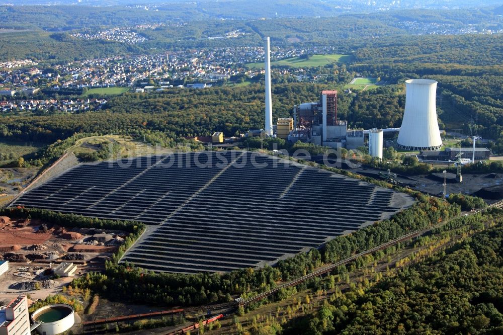 Quierschied-Weiher von oben - Steinkohlekraftwerk Weiher und Solarkraftwerk Göttelborn in Qierscheid-Weiher im Bundesland Saarland