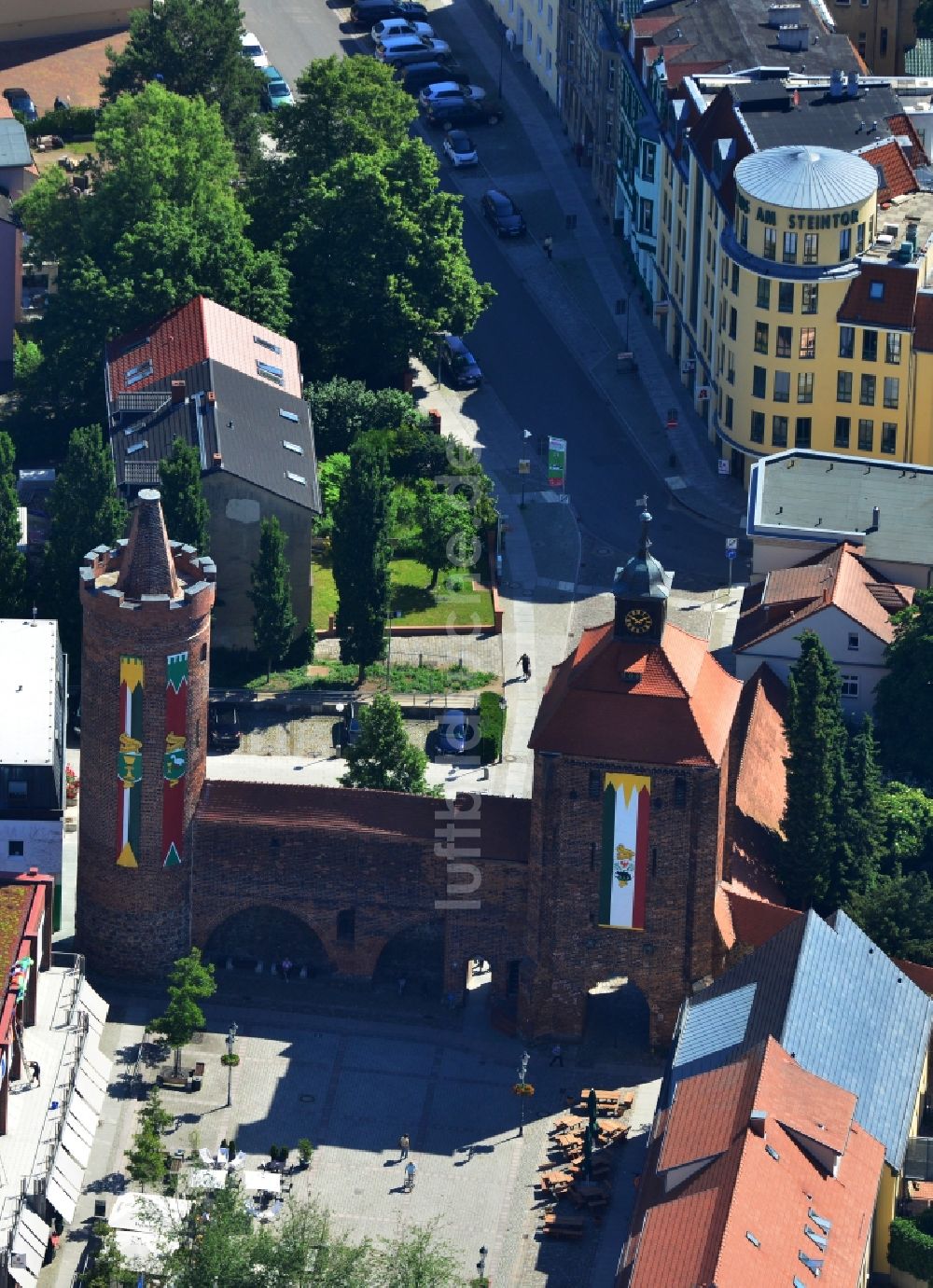 Luftaufnahme Bernau - Steintor mit dem Hungerturm von Bernau in Brandenburg