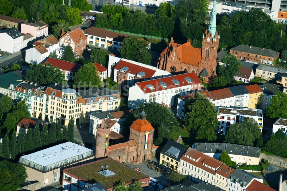 Bernau von oben - Steintor an der Hussitenstraße in Bernau im Bundesland Brandenburg, Deutschland