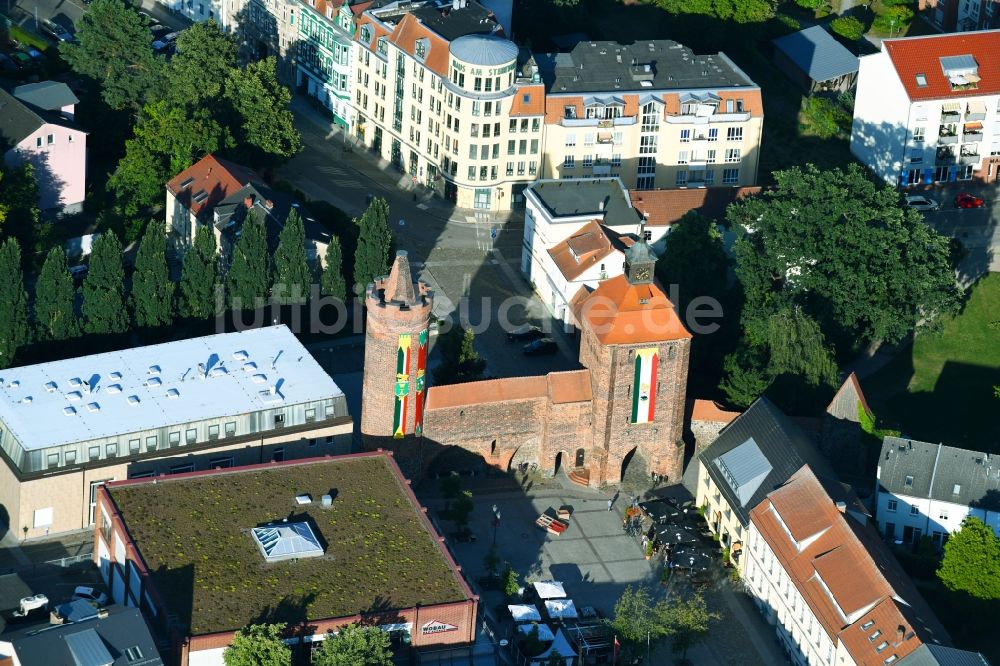 Bernau aus der Vogelperspektive: Steintor an der Hussitenstraße in Bernau im Bundesland Brandenburg, Deutschland