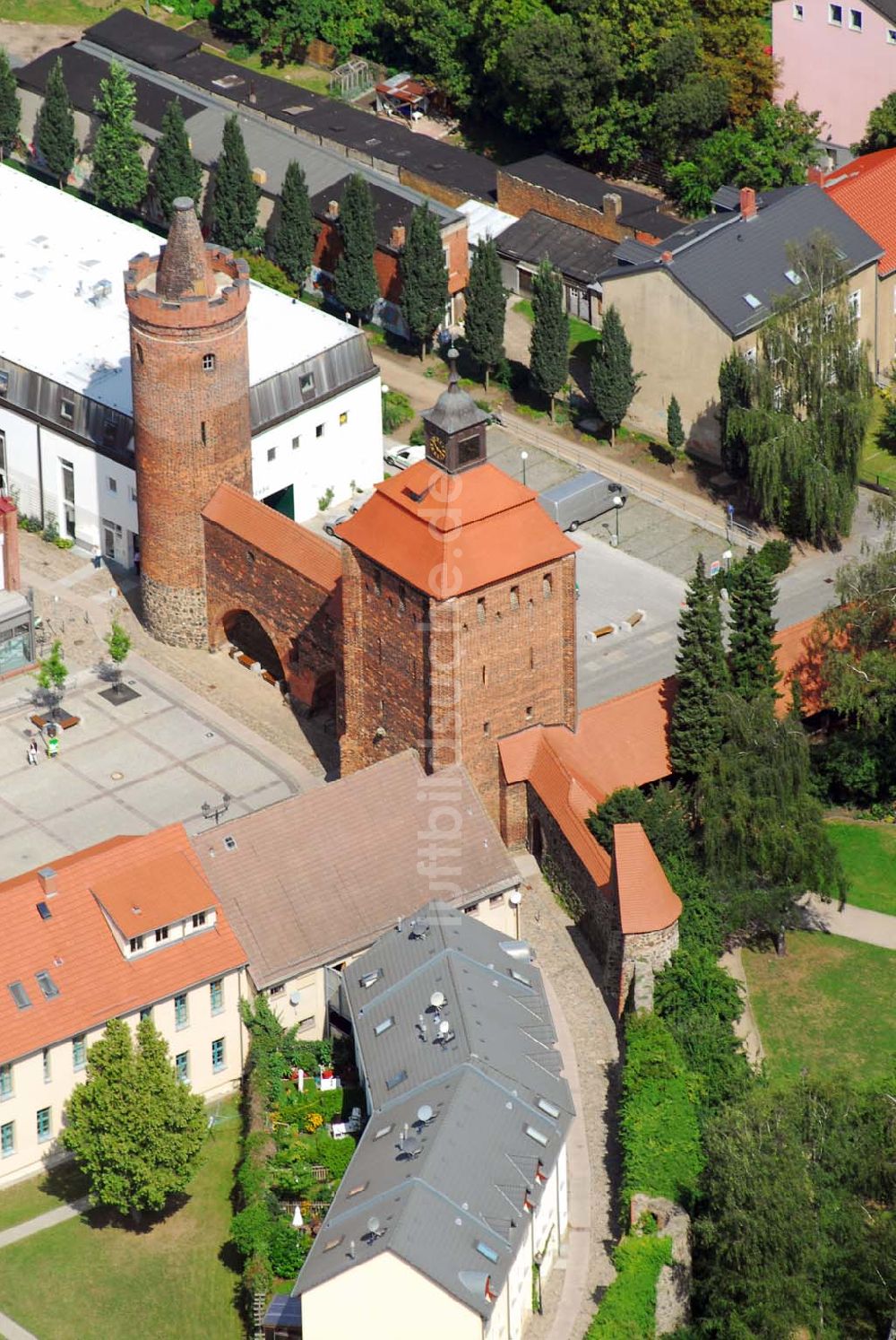 Bernau von oben - Steintor und Stadthalle