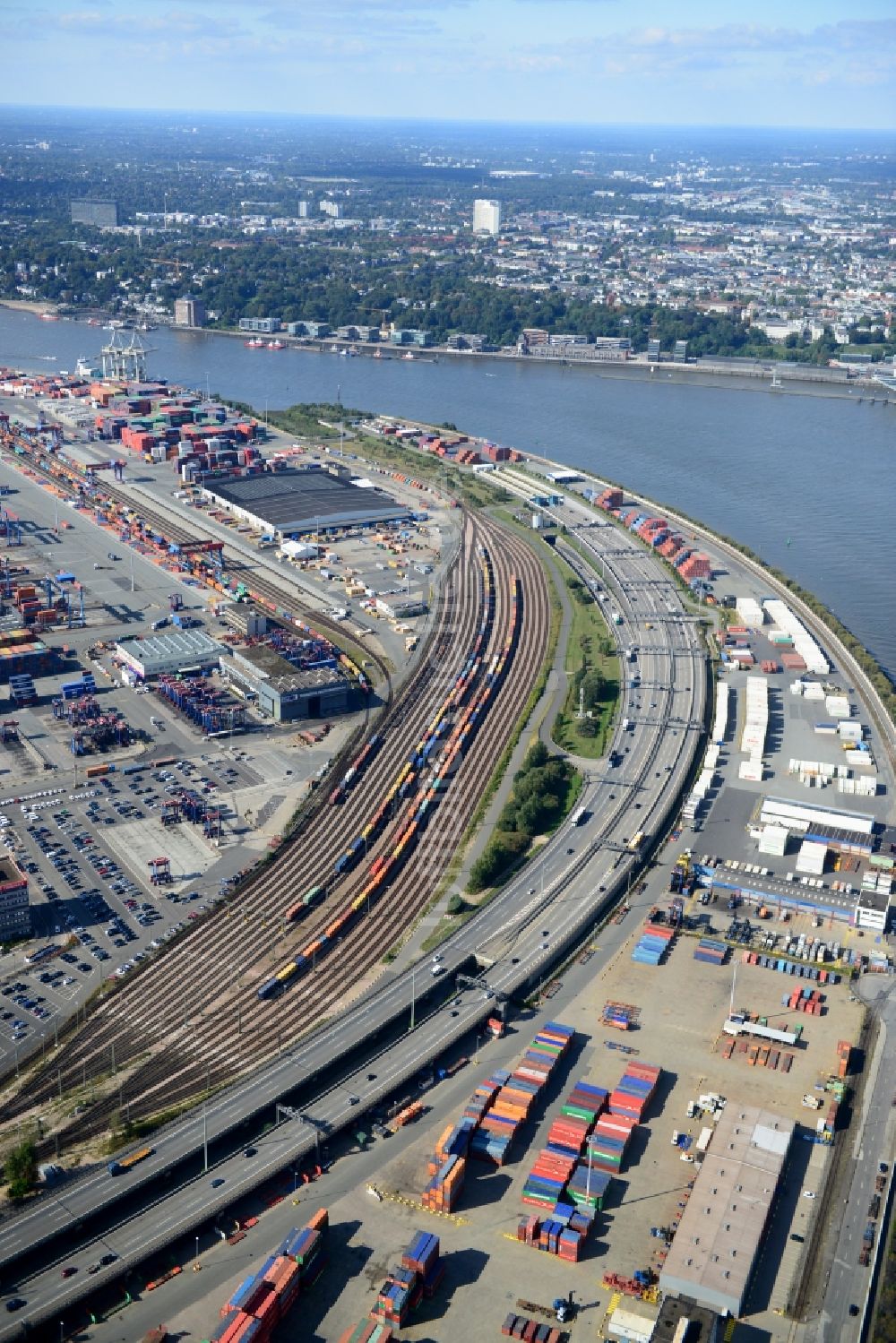 Luftbild Hamburg - Stellwerk Rangierbahnhof Containerterminal in Hamburg-Mitte / Waltershof