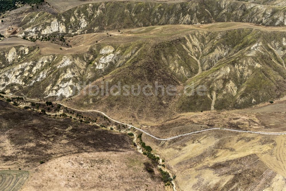 Basilikata aus der Vogelperspektive: Steppen - Landschaft in Basilikata in Italien
