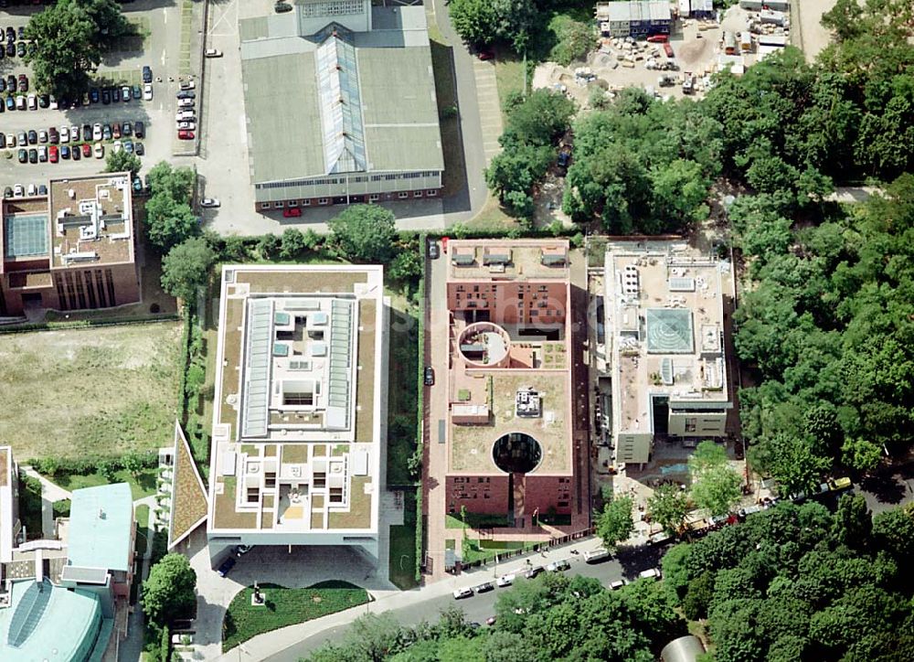 Luftbild Berlin- Tiergarten - Österreichische Botschaft, Landesvertretung Baden-Würtemberg, Indische Botschaft, Botschaft der Republik Südafrika (rechts) an der Tiergartenstraße 17 A, 18 in Berlin- Tiergarten