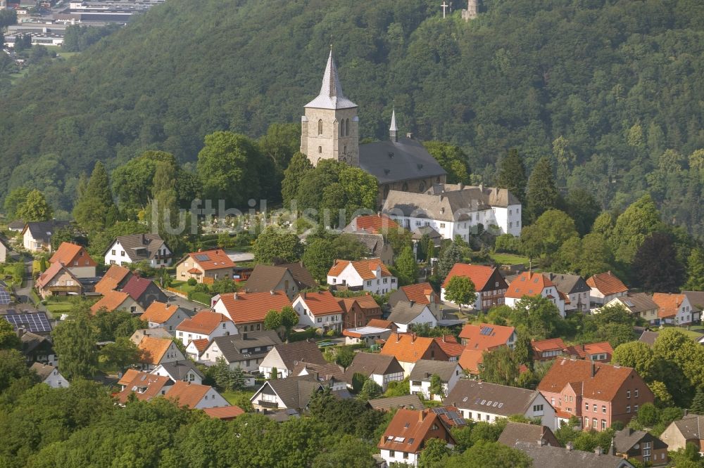 Luftaufnahme Marsberg - Stiftskirche St. Petrus und Paulus in Marsberg in Nordrhein-Westfalen