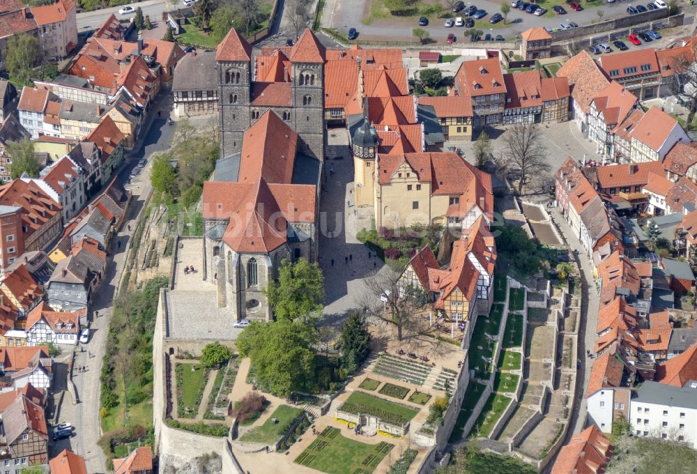 Luftaufnahme Quedlinburg - Stiftskirche St. Servatius und Schloss Quedlinburg im Bundesland Sachsen-Anhalt