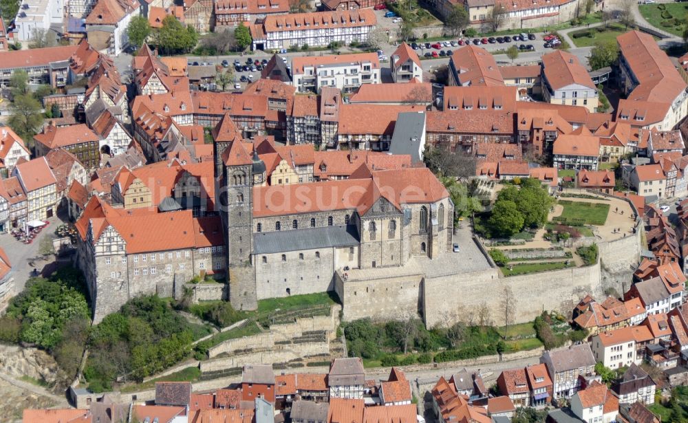 Luftaufnahme Quedlinburg - Stiftskirche St. Servatius und Schloss Quedlinburg im Bundesland Sachsen-Anhalt