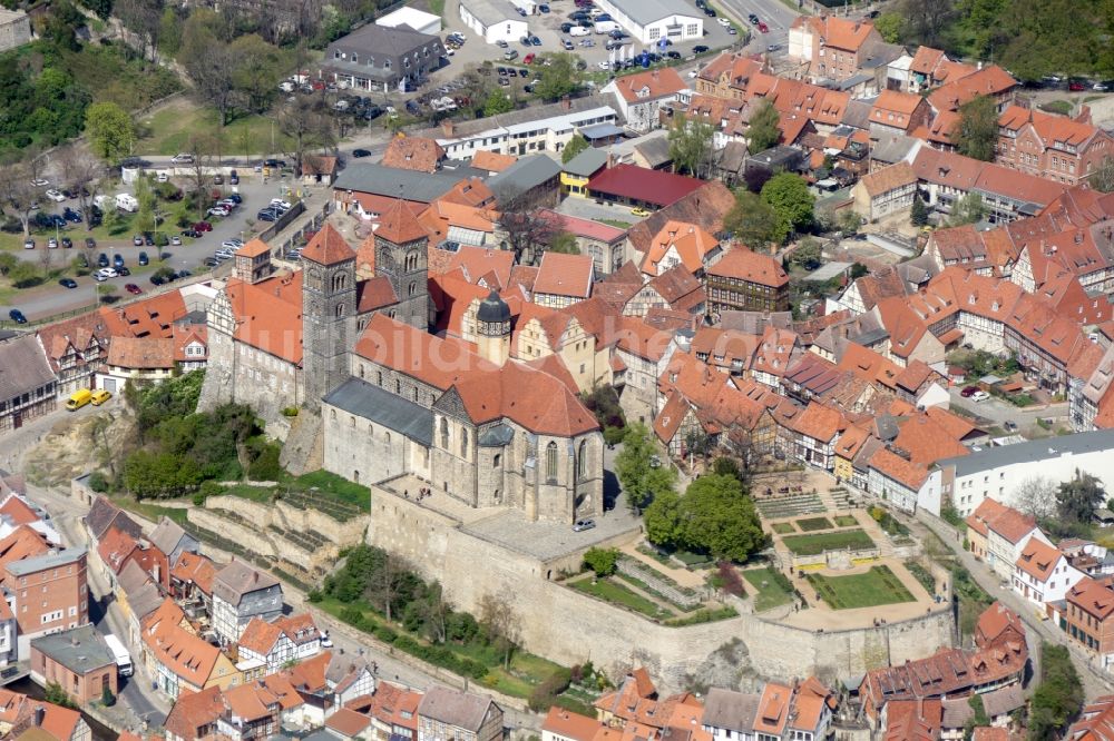 Luftaufnahme Quedlinburg - Stiftskirche St. Servatius und Schloss Quedlinburg im Bundesland Sachsen-Anhalt