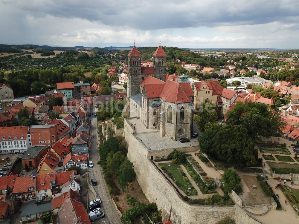 Luftaufnahme Quedlinburg - Stiftskirche St. Servatius und Schloss Quedlinburg im Bundesland Sachsen-Anhalt