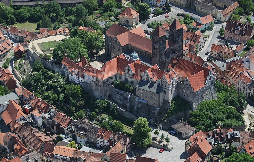 Quedlinburg von oben - Stiftskirche St. Servatius und Schloss Quedlinburg im Bundesland Sachsen-Anhalt