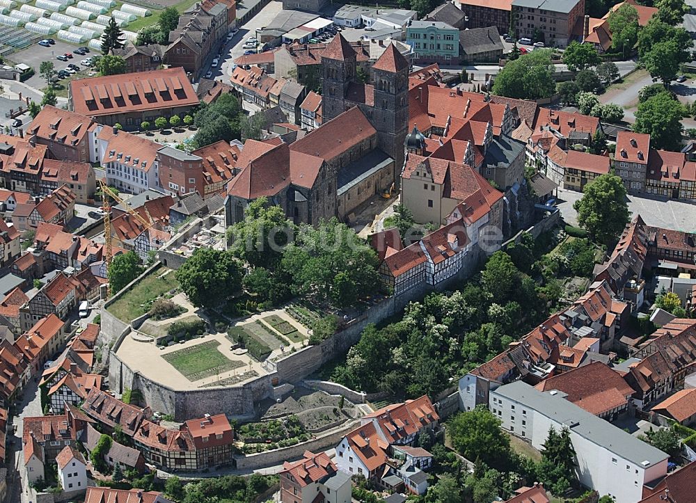 Luftaufnahme Quedlinburg - Stiftskirche St. Servatius und Schloss Quedlinburg im Bundesland Sachsen-Anhalt