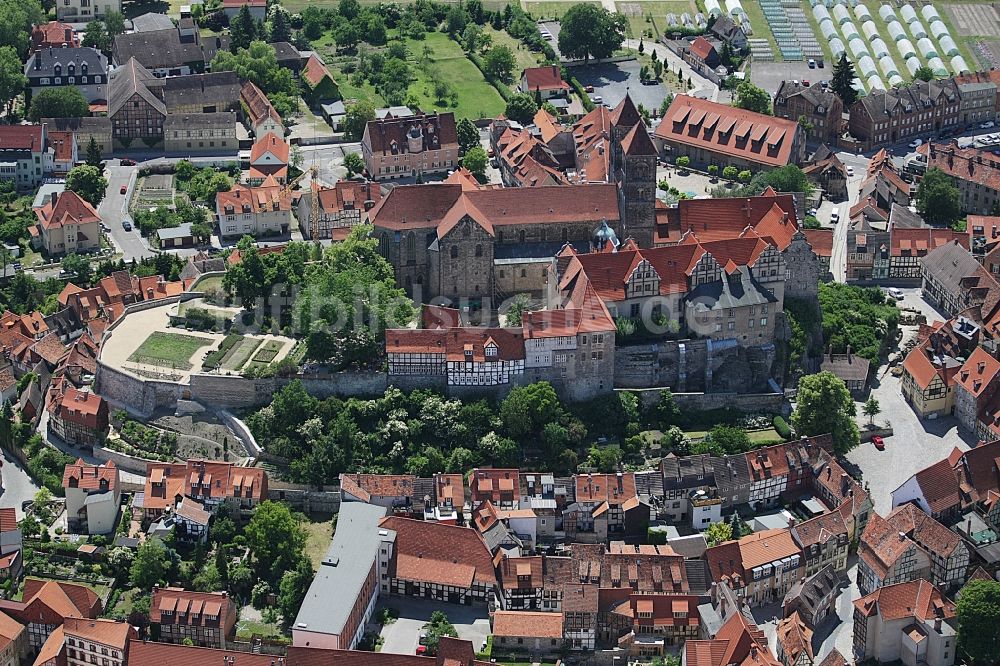 Quedlinburg von oben - Stiftskirche St. Servatius und Schloss Quedlinburg im Bundesland Sachsen-Anhalt