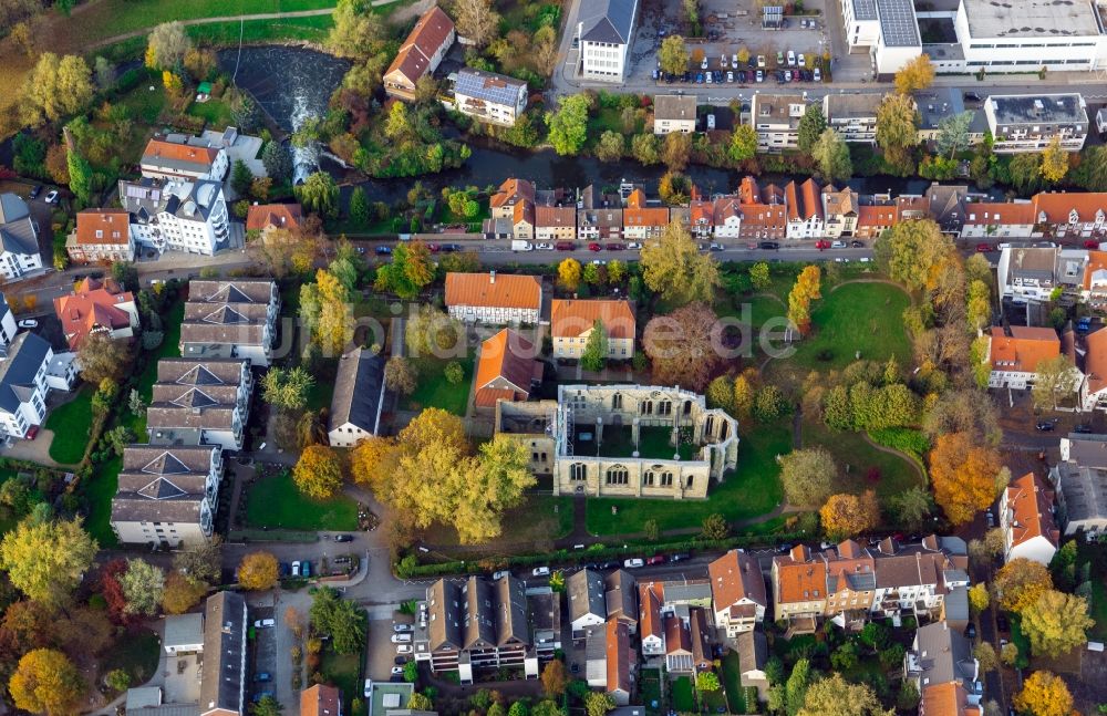 Luftaufnahme Lippstadt - Stiftsruine und Stadtteilansicht von Lippstadt im Bundesland Nordrhein-Westfalen