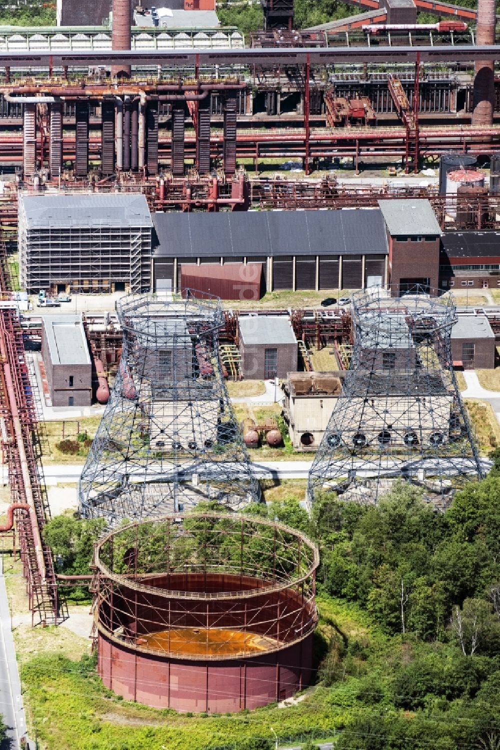 Essen aus der Vogelperspektive: Stillgelegte Hochspeicher Anlage auf dem Gelände der Zeche Zollverein in Essen im Bundesland Nordrhein-Westfalen, Deutschland