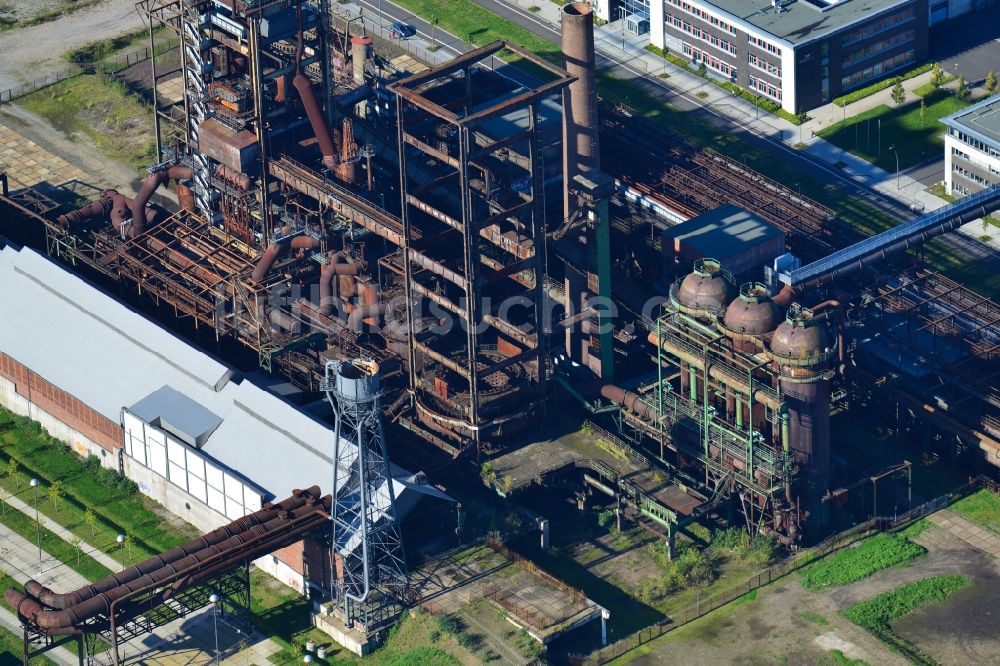 Dortmund von oben - Stillgelegte Produktionshallen und Technische Anlagen der HSP Hoesch Spundwand und Profil GmbH in Dortmund im Bundesland Nordrhein-Westfalen