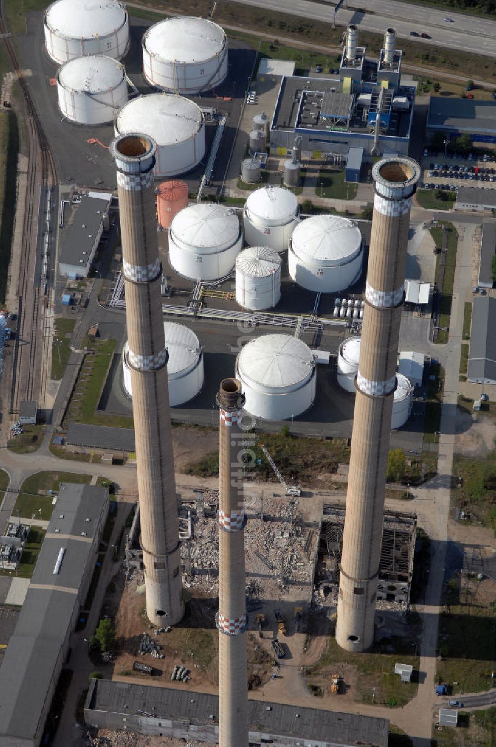 Luftaufnahme GERA - Stillgelegte Schornsteine des alten Heizkraftwerkes Gera-Nord