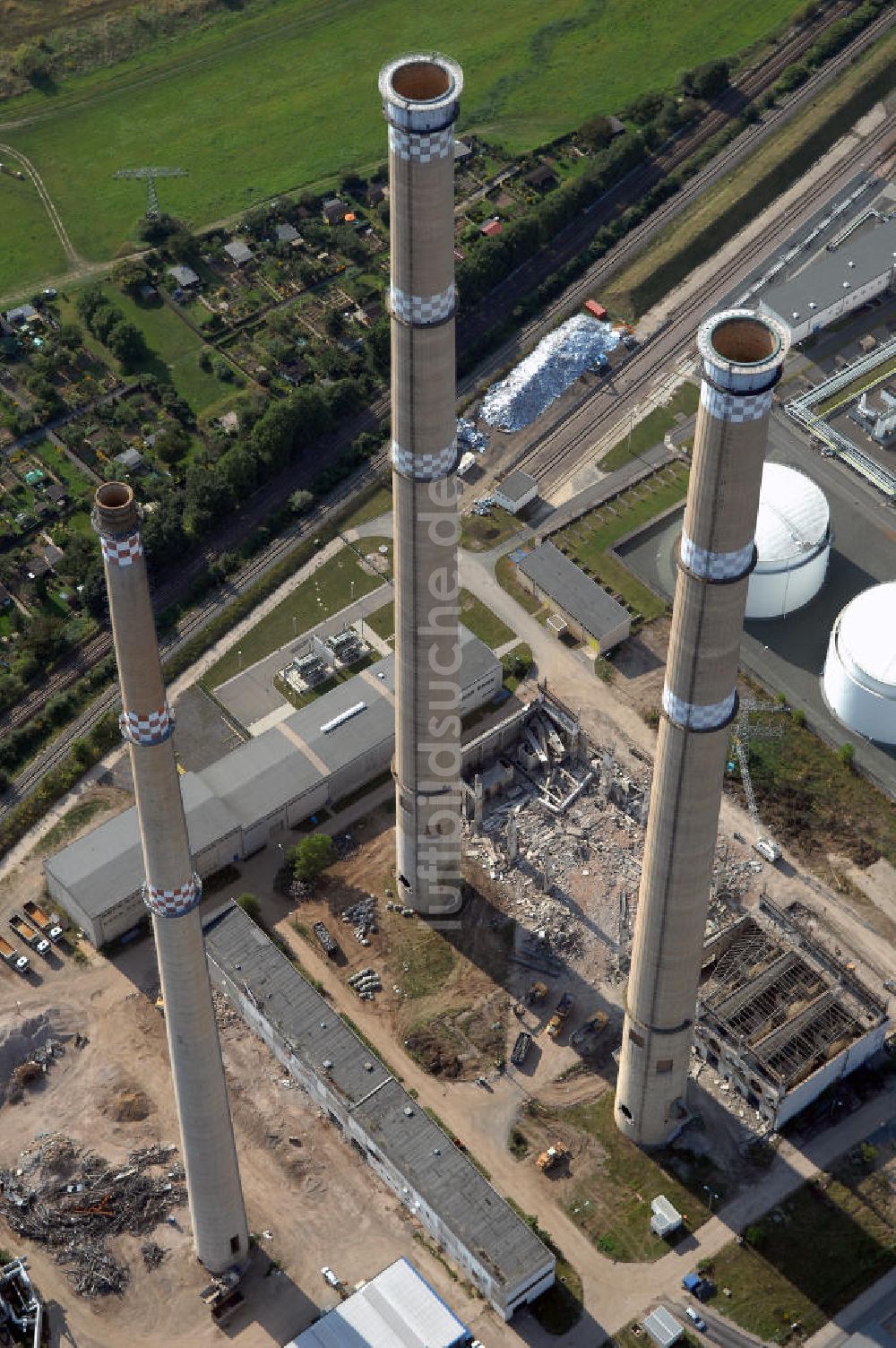 Luftaufnahme GERA - Stillgelegte Schornsteine des alten Heizkraftwerkes Gera-Nord