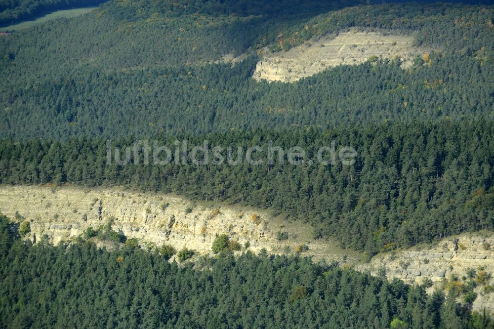 Wipfratal von oben - Stillgelegter renaturierter Steinbruch am Bergmassiv Ziegenried in Wipfratal im Bundesland Thüringen