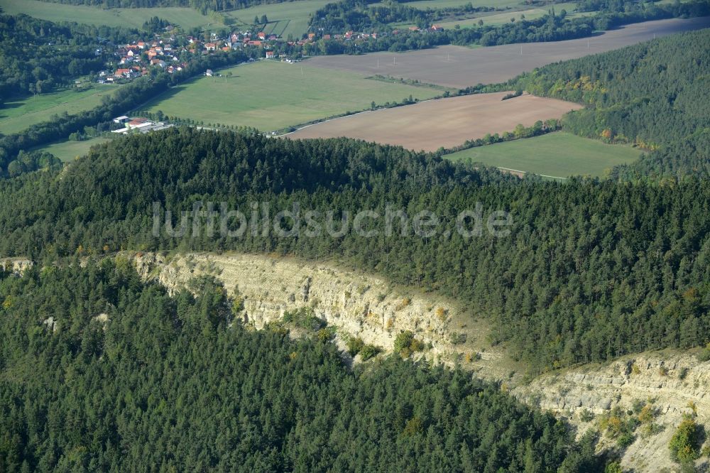 Wipfratal von oben - Stillgelegter renaturierter Steinbruch am Bergmassiv Ziegenried in Wipfratal im Bundesland Thüringen