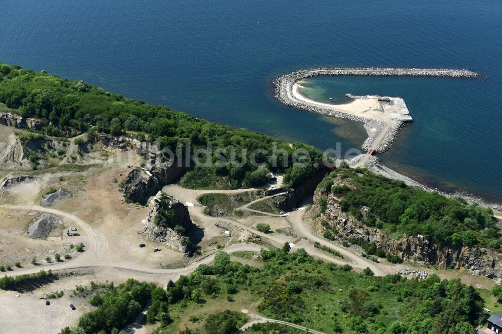 Luftbild Hasle - Stillgelegter renaturierter Steinbruch auf der Insel Bornholm in Hasle in Region Hovedstaden, Dänemark