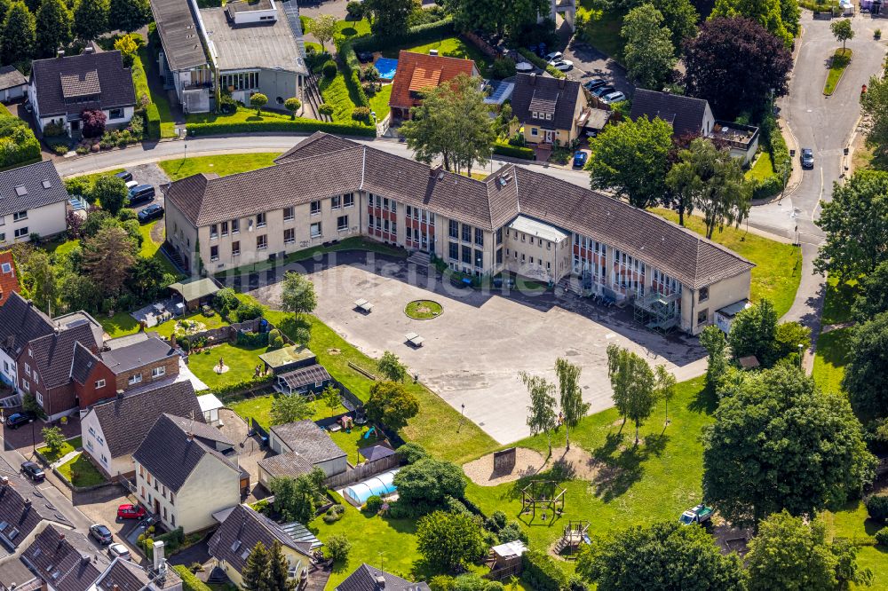 Werl von oben - Stillgelegtes ehemaliges Schul- Gebäude der Paul-Gerhardt-Schule in Werl im Bundesland Nordrhein-Westfalen, Deutschland