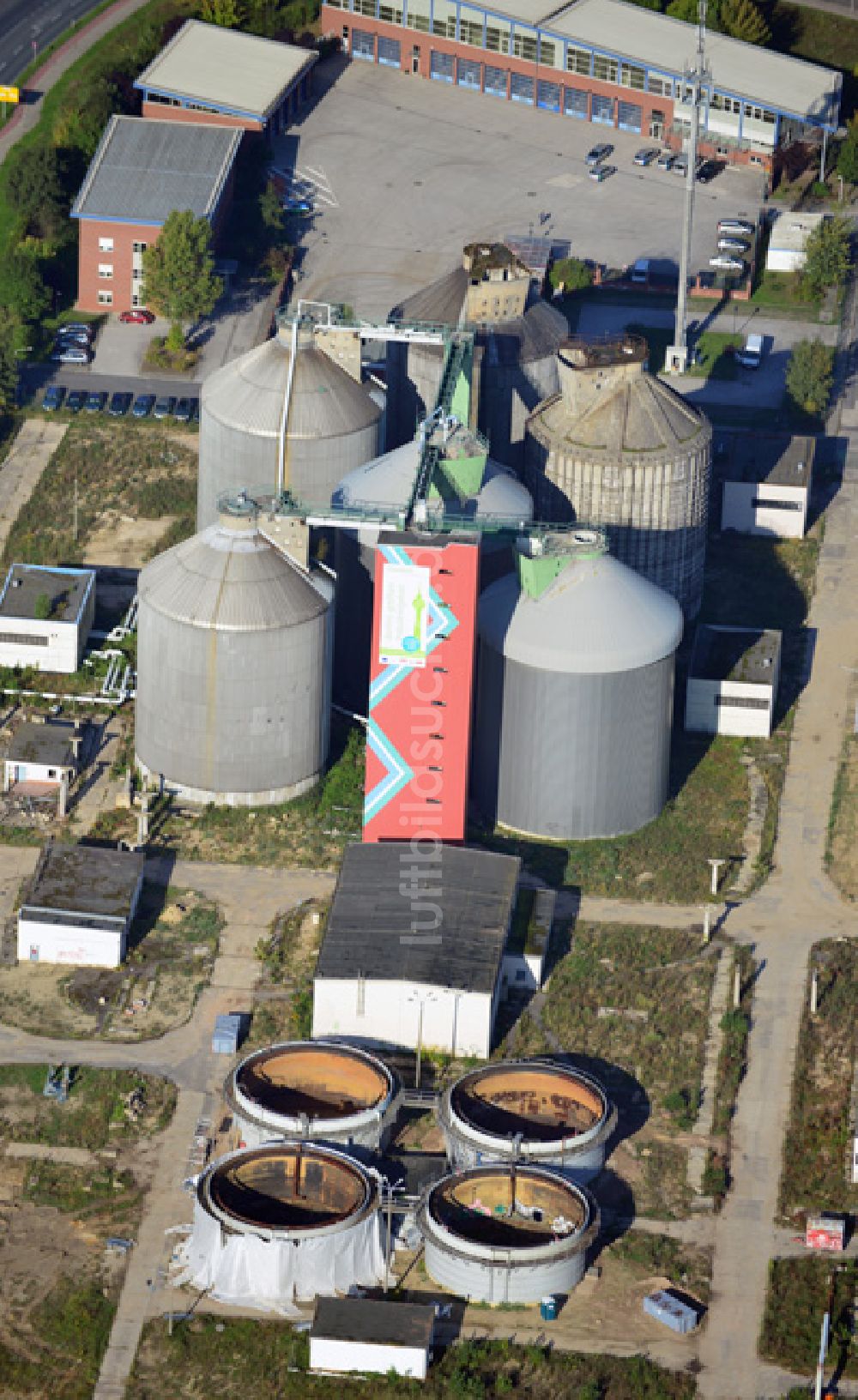 Berlin von oben - Stillgelegtes Klärwerk Falkenberg im Bezirk Hohenschönhausen in Berlin